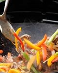 Oosterse wokschotel met ossenhaas en groenten Oosterse wokschotel met ossenhaas en groenten