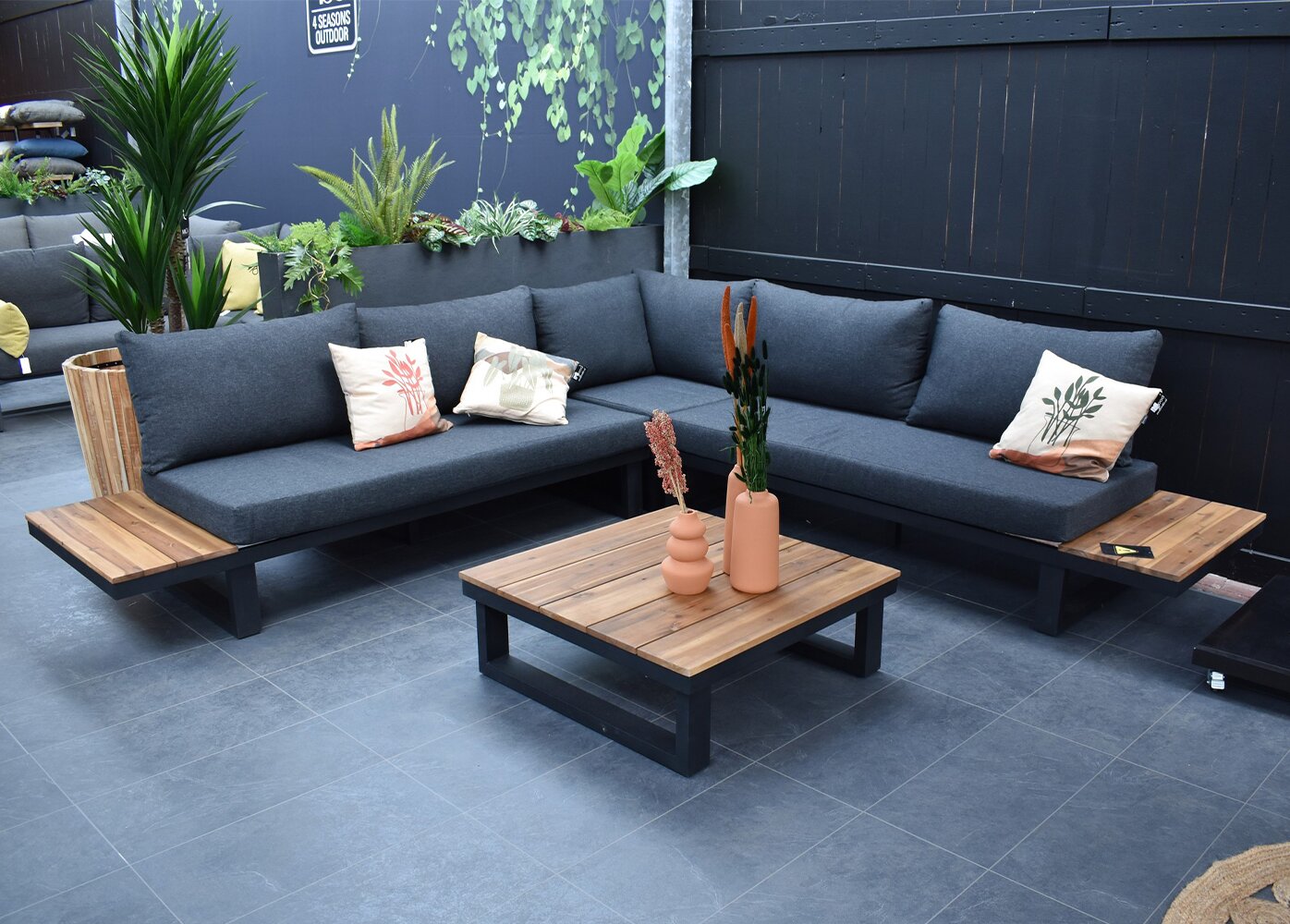Kom naar Tuindorado Drachten voor het grootste assortiment tuinmeubelen in het Noorden!