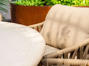 4 Seasons Outdoor Biarritz low dining set – 5 stoelen + Colorado tafel 160 cm Ø - afbeelding 4