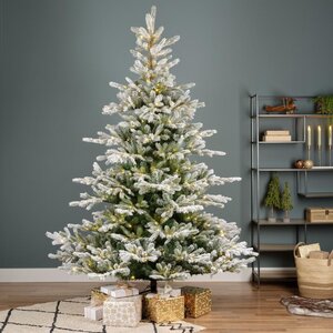 Everlands Grandis kunstkerstboom besneeuwd met verlichting - groen/wit/warm wit - Ø 132 cm - afbeelding 5