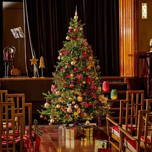 Everlands Grandis kunstkerstboom met verlichting - groen/warm wit - Ø 162 cm - afbeelding 6