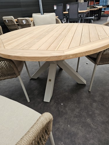 Own Living Palma tafel rond 140cm, Latte