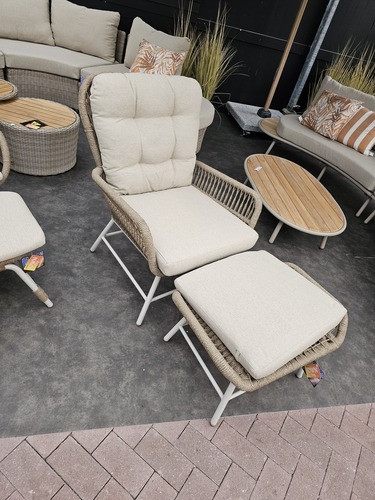 Own Living Pia relax stoel met footstool