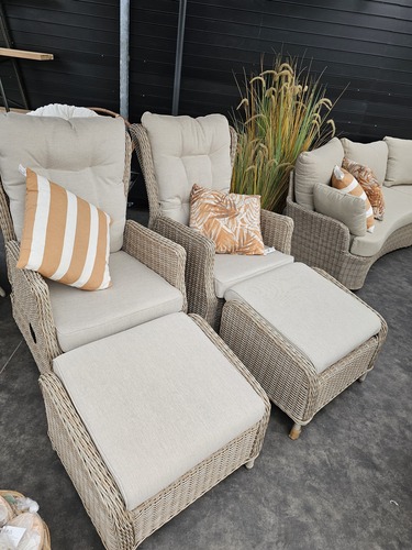 Own Living Pianoro stoel met footstool