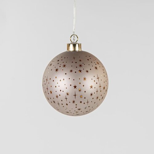 Verlichte glazen kerstbal mat champagne met sterren 10 cm – LED warm wit 2 AAA-batterijen met timer - afbeelding 2
