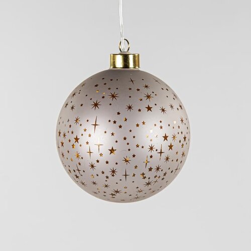 Verlichte glazen kerstbal mat champagne met sterren 12 cm – LED warm wit 2 AAA-batterijen met timer - afbeelding 2